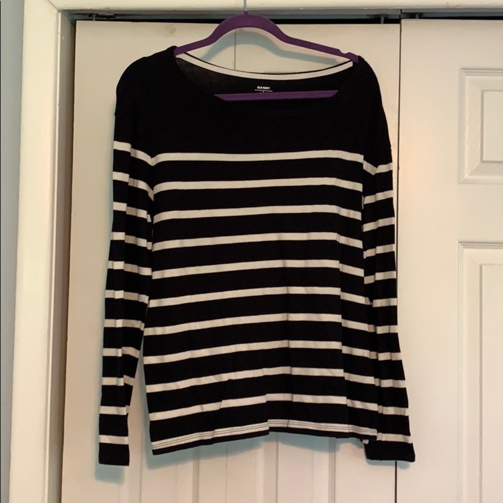 Old navy long sleeved shirt